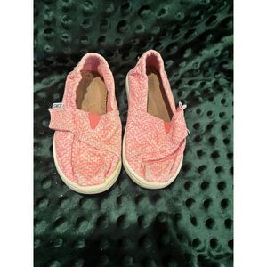Toms toddler little girl size 6 6c pink shoes